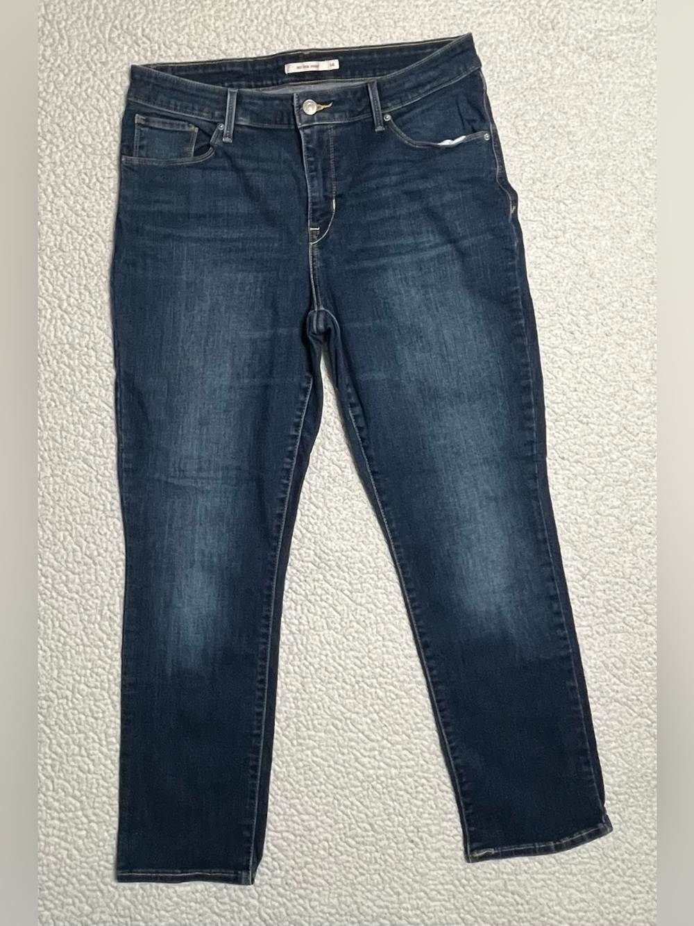 Levi's women's Mid rise Denim Jeans - Picture 3 of 10